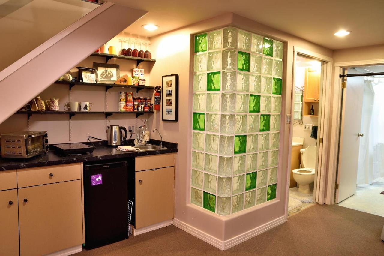 Mediterranean Edmonton B&B ภายนอก รูปภาพ