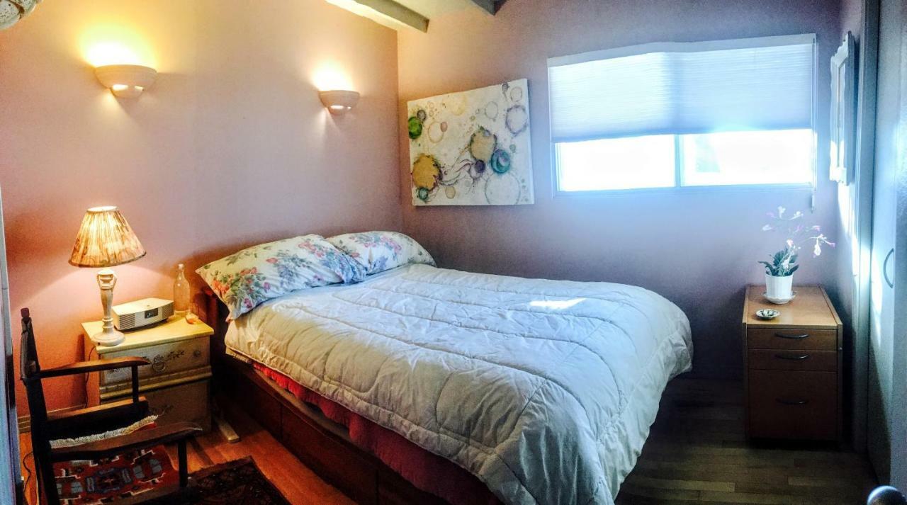 Mediterranean Edmonton B&B ภายนอก รูปภาพ